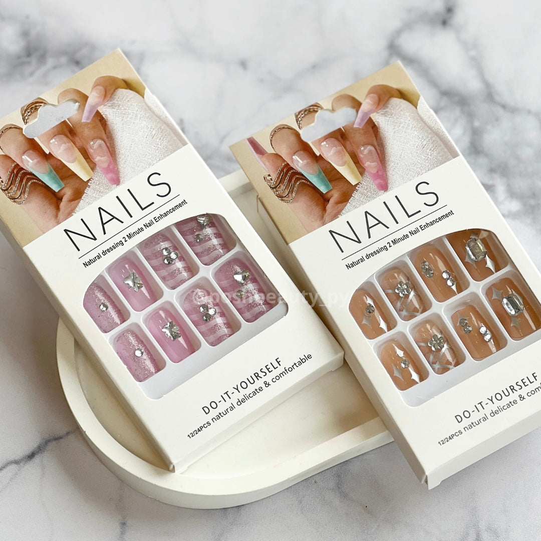UÑAS POSTIZAS CON DISEÑO