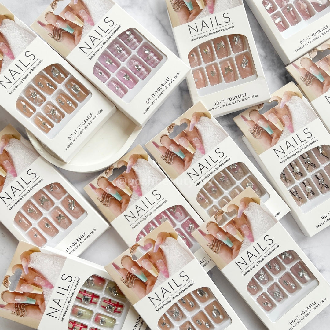 UÑAS POSTIZAS CON DISEÑO